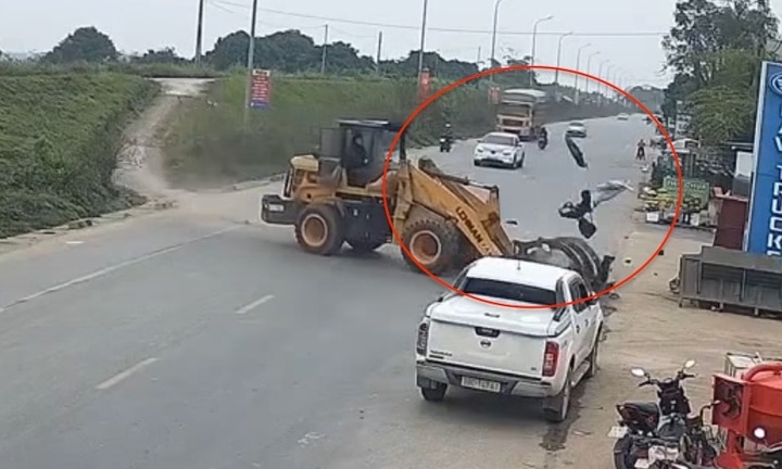 Vụ máy xúc tông trọng thương cô gái đi xe máy ở Phú Thọ: Bắt tạm giam 2 đối tượng