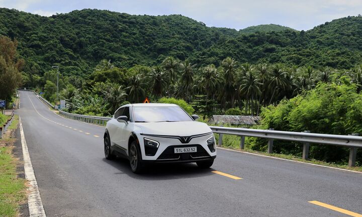 Cơ hội cuối để sở hữu mẫu C-SUV “toàn năng” VinFast VF 7 với giá tốt nhất năm