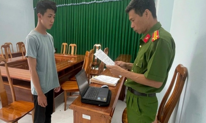 Bắt tạm giam nam thanh niên bán vé số dạo 