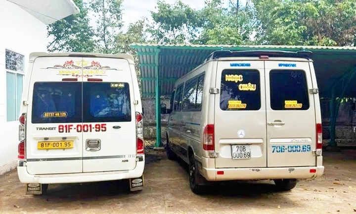 Công an triệu tập hai cha con tạt đầu xe đối thủ giữa quốc lộ vì giành khách của mình