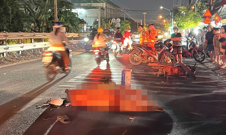 Tin tức tai nạn giao thông mới nhất ngày 5/1: Xe máy va chạm taxi công nghệ, nam tài xế tử vong