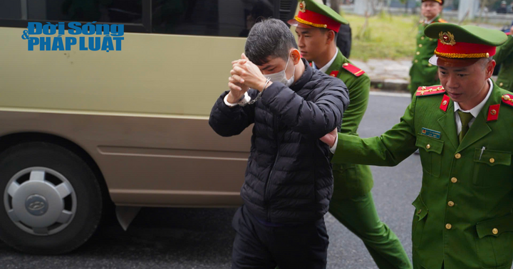 Xét xử nhóm sản xuất sữa giả trị giá hơn 2.400 tỷ đồng: Nhiều bị cáo che mặt, cúi đầu khi tới tòa