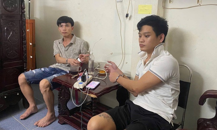 Khởi tố Võ Quốc Hòa và Lê Xuân Cương tàng trữ, lưu hành hàng trăm tờ tiền ngoại tệ giả