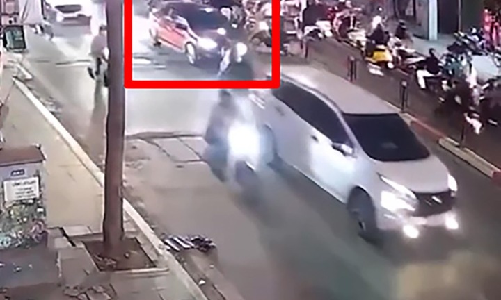 Tai nạn giao thông nghiêm trọng ở Hà Nội, người đàn ông đi xe máy tử vong thương tâm