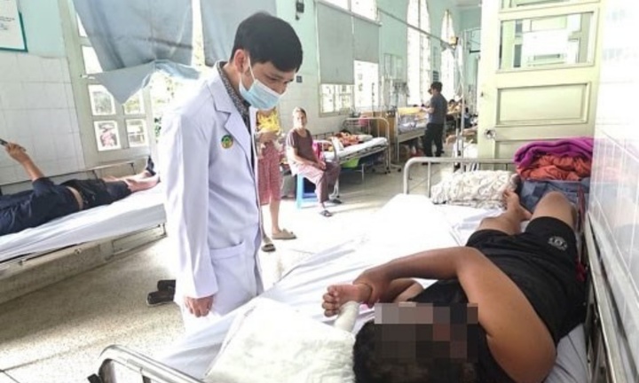 Tin tức đời sống 11/1: Bé trai bỏng nặng, phải nhập viện do chơi pháo tại nhà