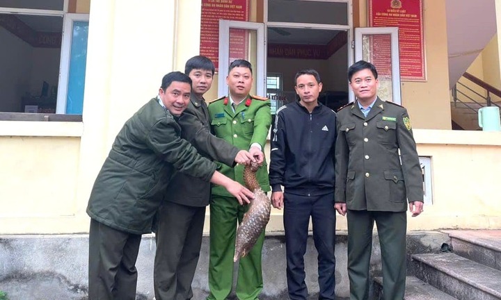 Tin tức thời sự 24h: Người dân giao nộp con vật 
