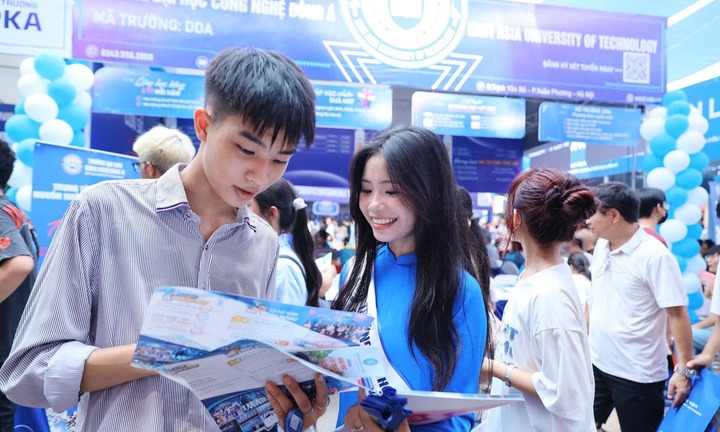 Chi tiết các trường đại học công bố sử dụng SAT, ACT, IELTS trong tuyển sinh 2026