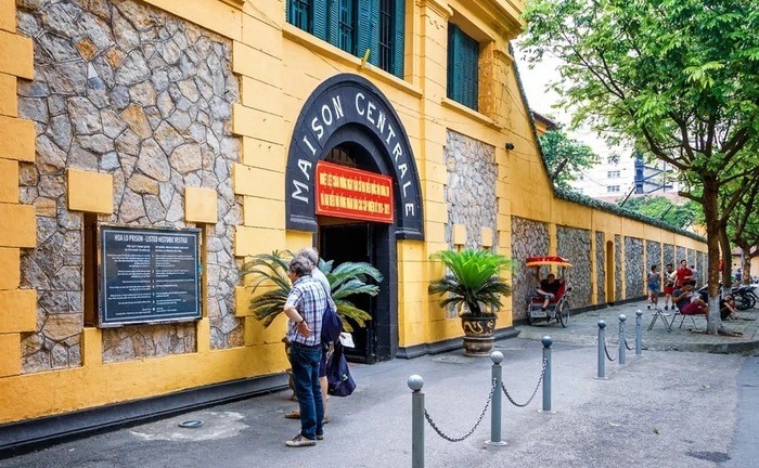 Nhà tù Hỏa Lò Hà Nội có gì