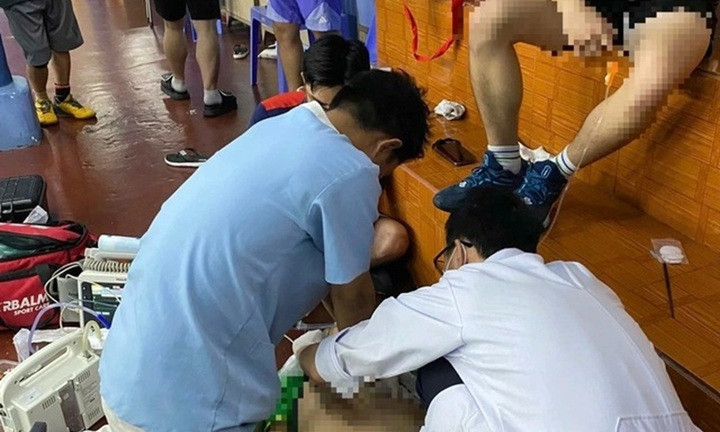 Huấn luyện viên cầu lông 63 tuổi tại TP.HCM đột tử khi chơi thể thao