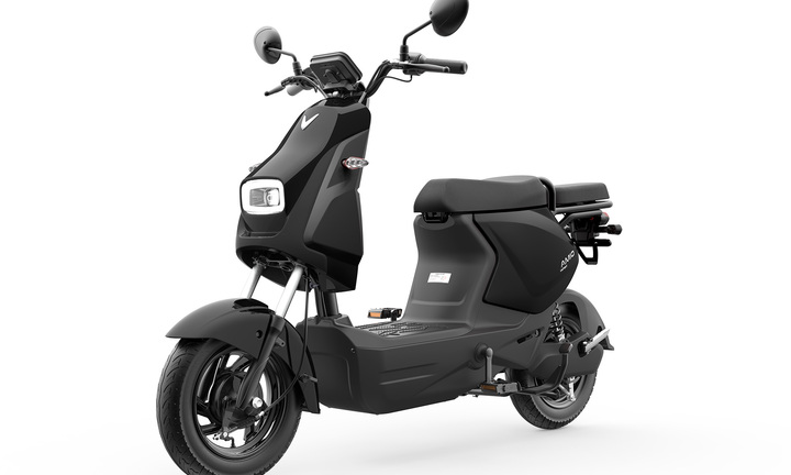 VinFast ra mắt 4 mẫu xe máy điện mới, hoàn thiện lắp đặt 4.500 trạm đổi pin đầu tiên