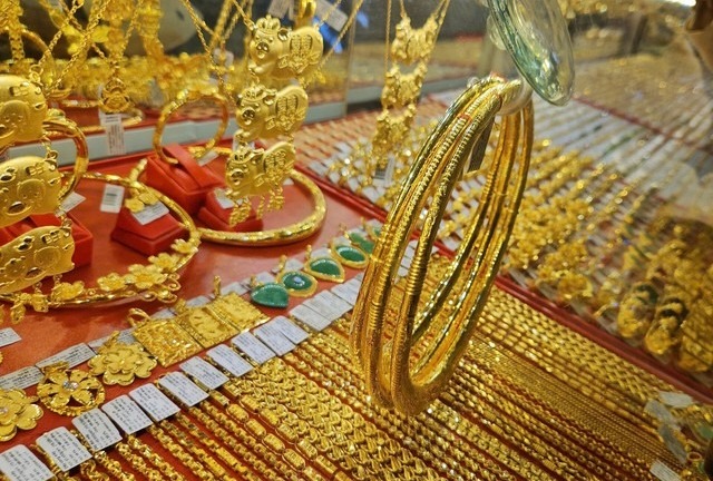 Giá vàng hôm nay (15/1): Giá vàng trong nước giảm 700 nghìn đồng/lượng