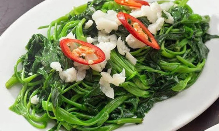 Xào rau muống chỉ cần nhớ 5 mẹo này, đảm bảo rau xanh mướt