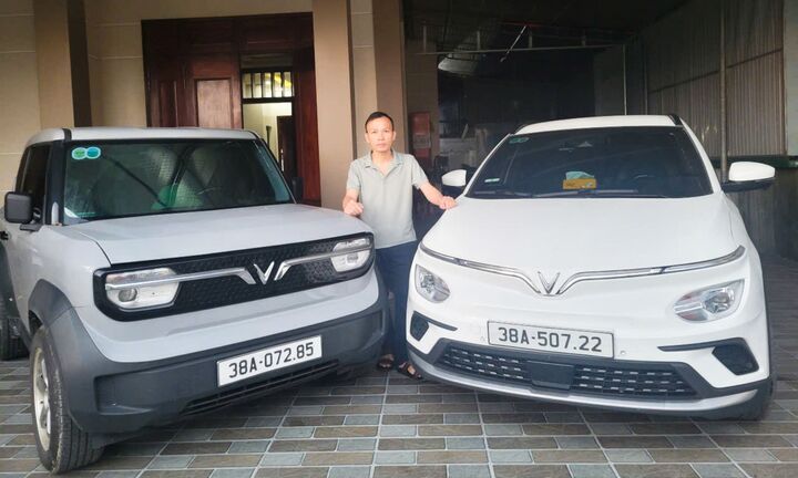Không muốn quay lại xe xăng, vợ chồng giảng viên ở Hà Tĩnh chốt liền tay 2 xe điện VinFast chỉ trong một năm