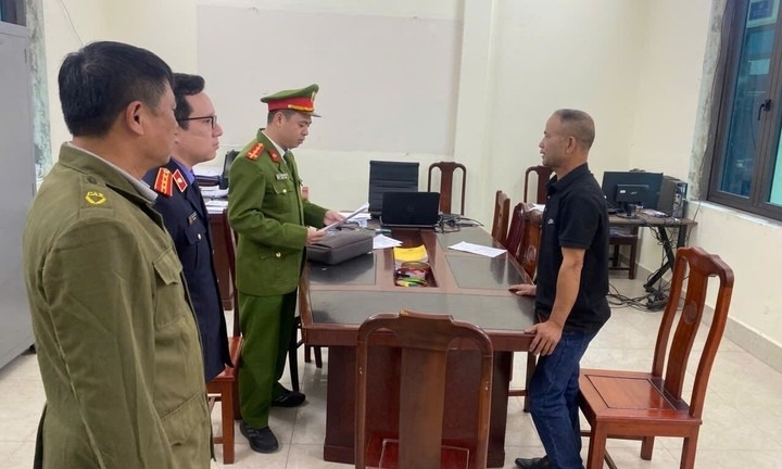 Bắt tạm giam chủ xưởng đổ gần 1.700 tấn phế thải trái phép ở Bắc Ninh