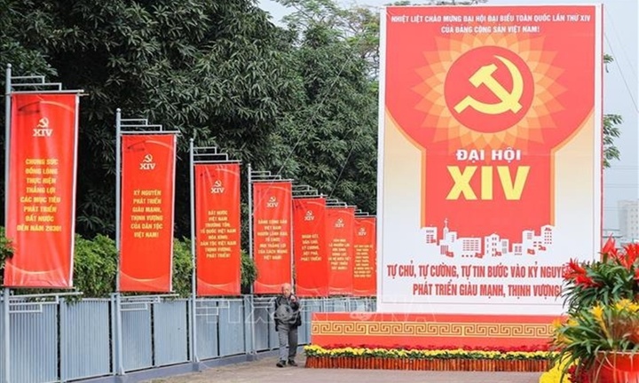 Đảng ta muôn vạn tấm lòng niềm tin