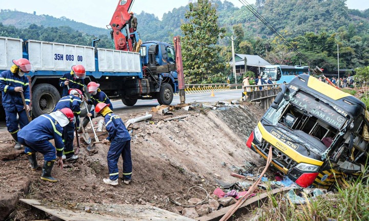Vụ lật xe khách, 3 người tử vong ở Sơn La: Tạm giữ tài xế gây tai nạn