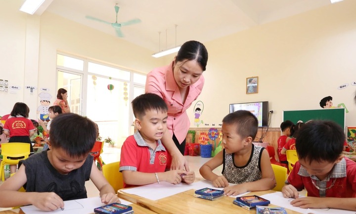 Bộ Nội vụ thông tin rõ lộ trình bổ sung biên chế giáo dục, y tế