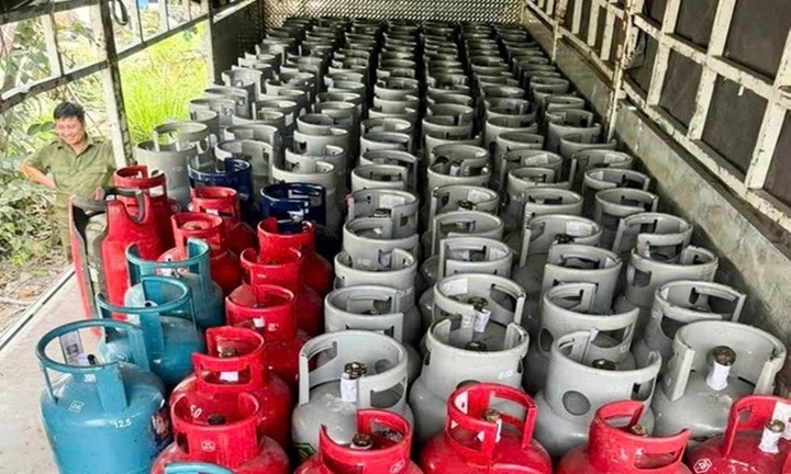 Phát hiện hàng trăm bình gas không rõ nguồn gốc ở Tây Ninh