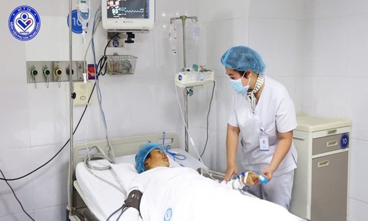 Cuộc gọi khẩn lúc nửa đêm giành giật sự sống cho 2 mẹ con sản phụ 