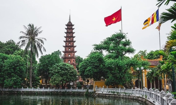 Chùa Trấn Quốc - Địa điểm du lịch tâm linh nổi tiếng ở Hà Nội