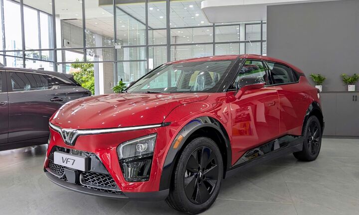 Giá dưới 1 tỷ đồng, VinFast VF 7 được đánh giá toàn diện nhất phân khúc