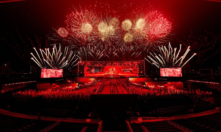 Đại nhạc hội kết hợp pháo hoa hoành tráng chưa từng có mừng thành công Đại hội Đảng lần thứ XIV