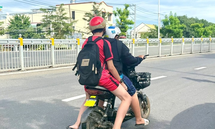 Người dưới 16 tuổi có được đi xe máy điện không?