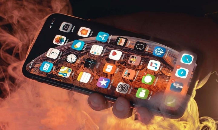 Vì sao điện thoại sạc đầy vẫn nhanh hết pin?