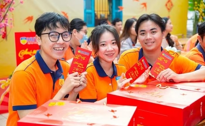 Nhiều trường đại học chi tiền tỷ lì xì sinh viên dịp Tết Nguyên đán Bính Ngọ