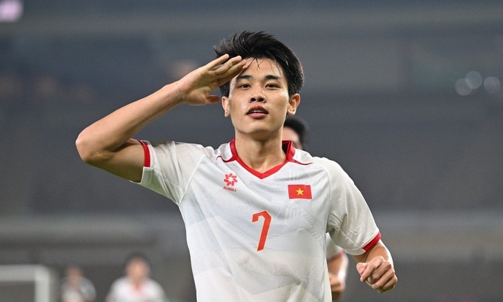 AFC trao tận tay lãnh đạo VFF cúp 