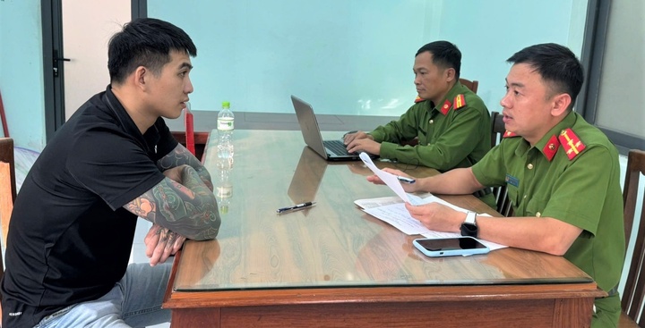  Đối tượng truy nã đặc biệt nguy hiểm về tội “Giết người” ra đầu thú