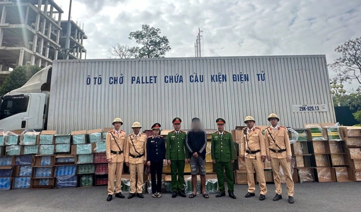Phát hiện xe tải chở 111.000 bao thuốc lá lậu nguỵ trang tinh vi