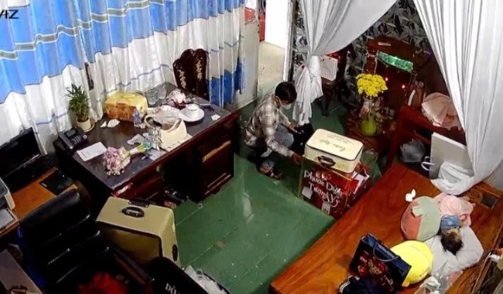 Tạm giữ đối tượng lẻn vào tiệc cưới lấy trộm 93 triệu đồng tiền mừng để 