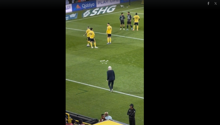 Camera ghi lại khoảnh khắc Cristiano Ronaldo bị mắng vì tranh sút phạt