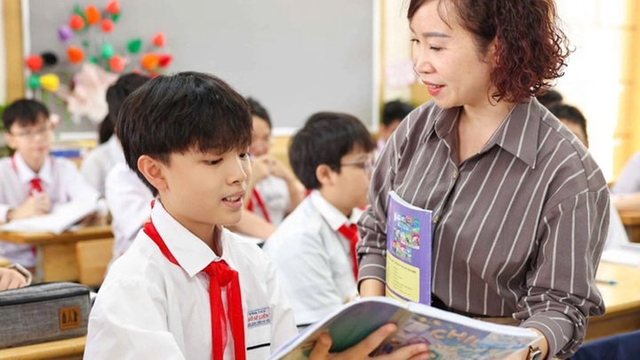 Tin tức giáo dục 24h qua: Bộ GD&ĐT tổ chức thẩm định sách giáo khoa các môn học chỉnh sửa