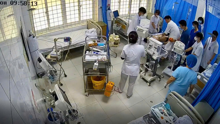 Nghẹt thở 50 phút cứu sống nam sinh ngừng tuần hoàn sau khi gục xuống giữa giờ học