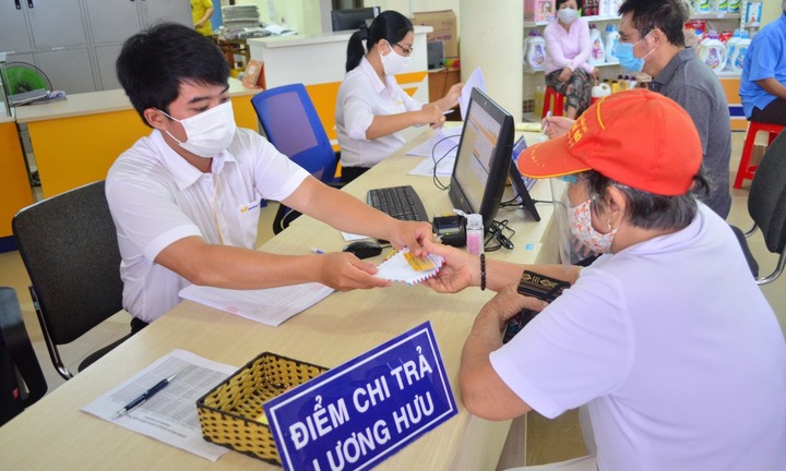 Tết Nguyên đán 2026: Ai được nhận 300.000 đồng tiền mặt, thời gian chi trả ra sao?
