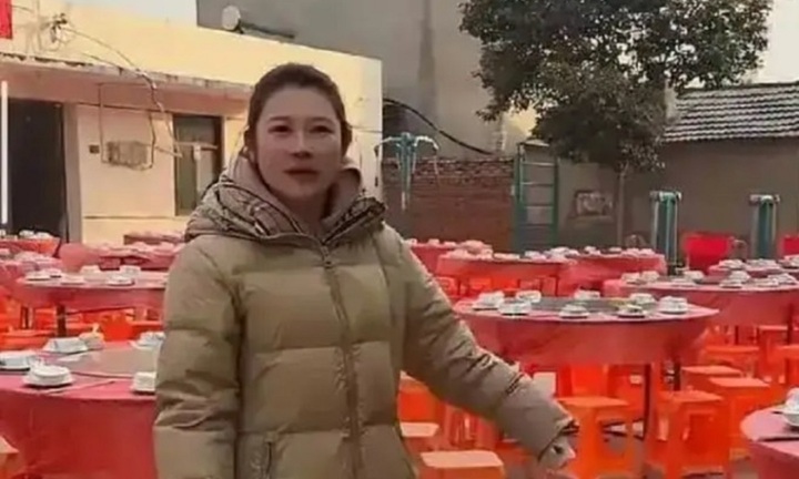 Bắt chước trào lưu mời người lạ đến ăn tiệc, cô gái bày 100 mâm cỗ nhưng không một ai đến