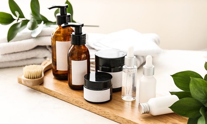 Xử phạt một công ty vì kinh doanh kem chống nắng, kem dưỡng vi phạm