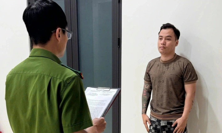 Đối tượng tổ chức sử dụng ma túy ra đầu thú sau thời gian dài lẩn trốn
