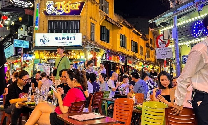 Khám phá phố Tạ Hiện - “phố Tây”