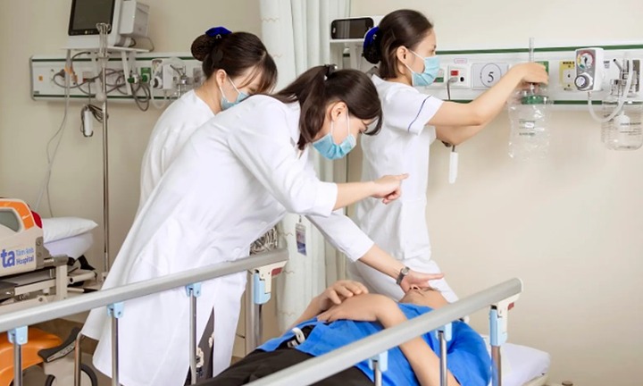 Nên làm gì khi có người đột quỵ?