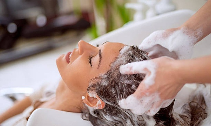 Vì sao cần tiếp cận cách chăm sóc tóc và da đầu từ góc nhìn y học?