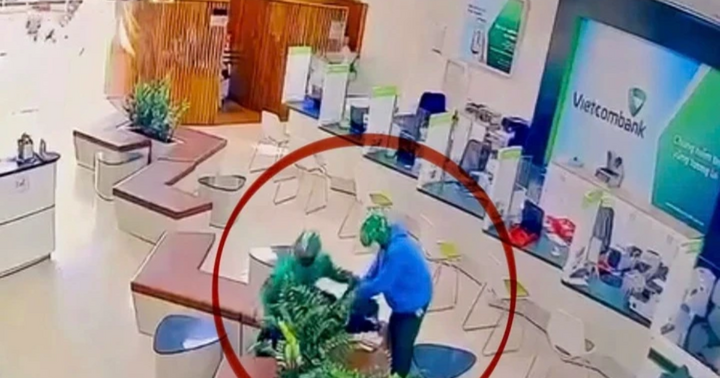 Bộ trưởng Bộ Công an biểu dương chiến công bắt 2 đối tượng cướp ngân hàng ở Gia Lai