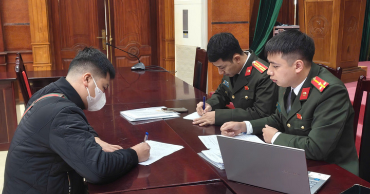 Xử lý hành vi dán quảng cáo cờ bạc trá hình trên ô tô kinh doanh dịch vụ
