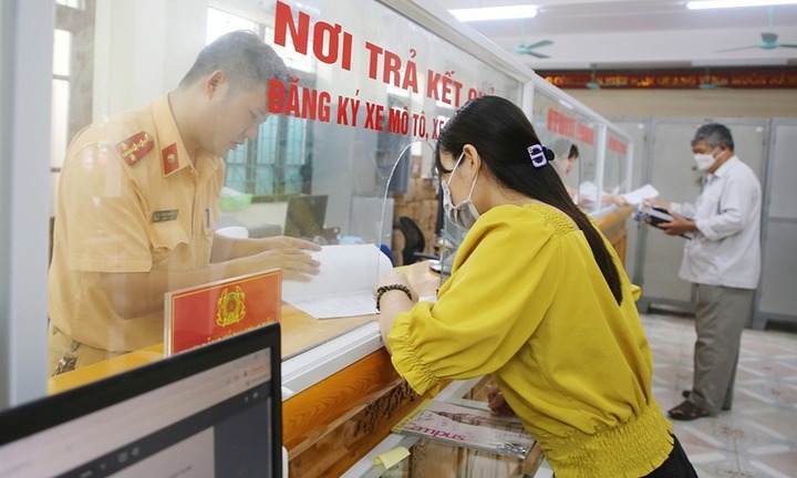 Thủ tục sang tên xe ô tô đối với xe đã chuyển quyền sở hữu qua nhiều chủ