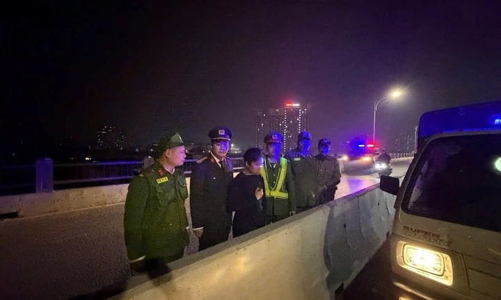 Công an Hà Nội kịp thời hỗ trợ người phụ nữ có ý định tự hủy hoại bản thân