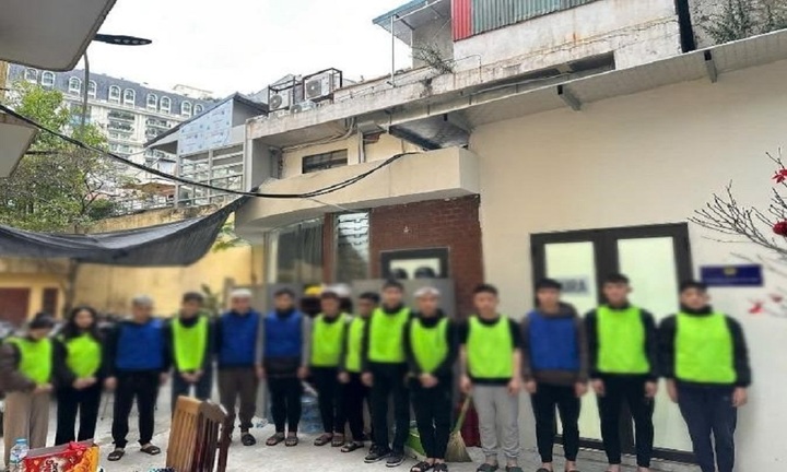 Hà Nội: Tạm giữ nhóm thanh niên dùng súng pháo, bình xịt hơi cay hỗn chiến