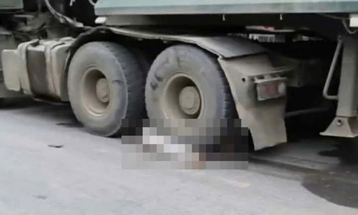 Thương tâm: Mẹ tử vong, con bị thương sau khi va chạm với xe đầu kéo 