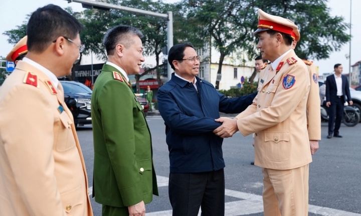 Thủ tướng kiểm tra, động viên các lực lượng công an ứng trực dịp Tết